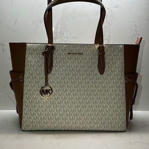 Michael Kors Gilly (NWT) Travel Tote in Vanilla - with matching wallet